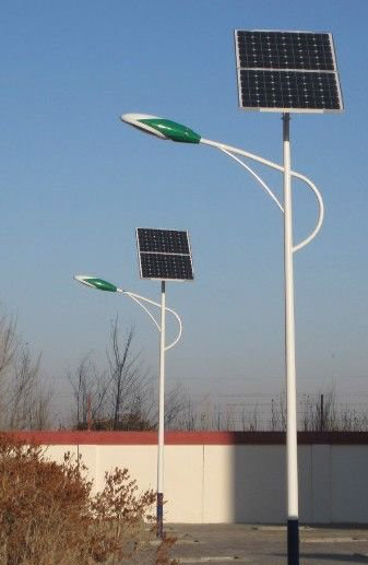 在太阳能路灯上选择太阳能板时，需要考虑哪些因素？
